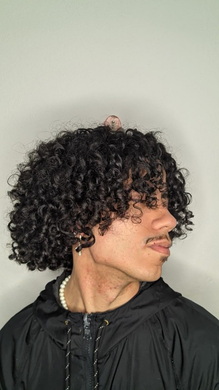 Curly Wolfcut Men: Ultimate Style Guide 2025