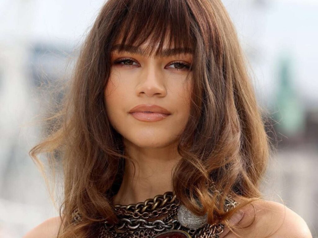 Wolf cut with bangs round face side part Guide